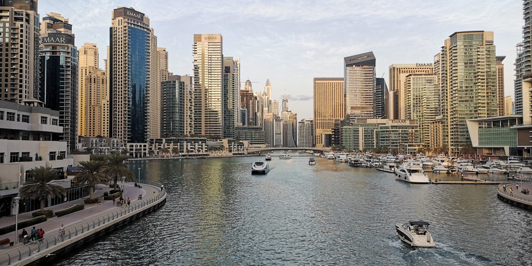 Dubaj, mesto luxusu a vysokých ambícií najlepšie vystihujú všadeprítomné mrakodrapy
