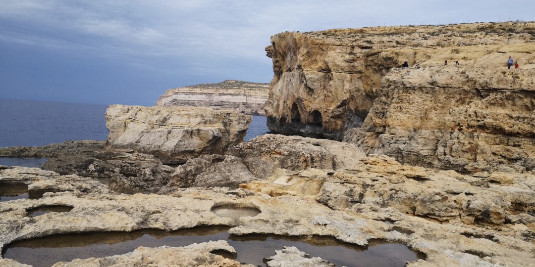 Dwejra Bay s úžasnými vápencovými formáciami