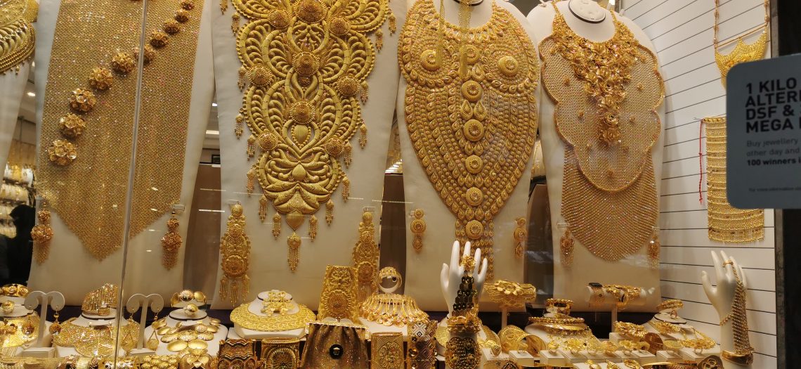 Výklad jedného z desiatok obchodov so zlatom na trhu Gold Souk