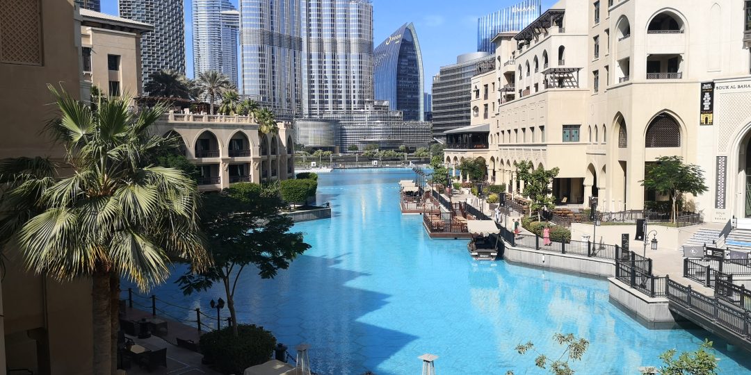 Umelé jazero na Dubai Mall Place