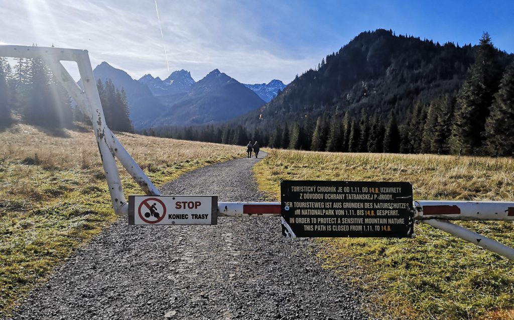 Zákazová značka pre cyklistov v Bielovodskej doline