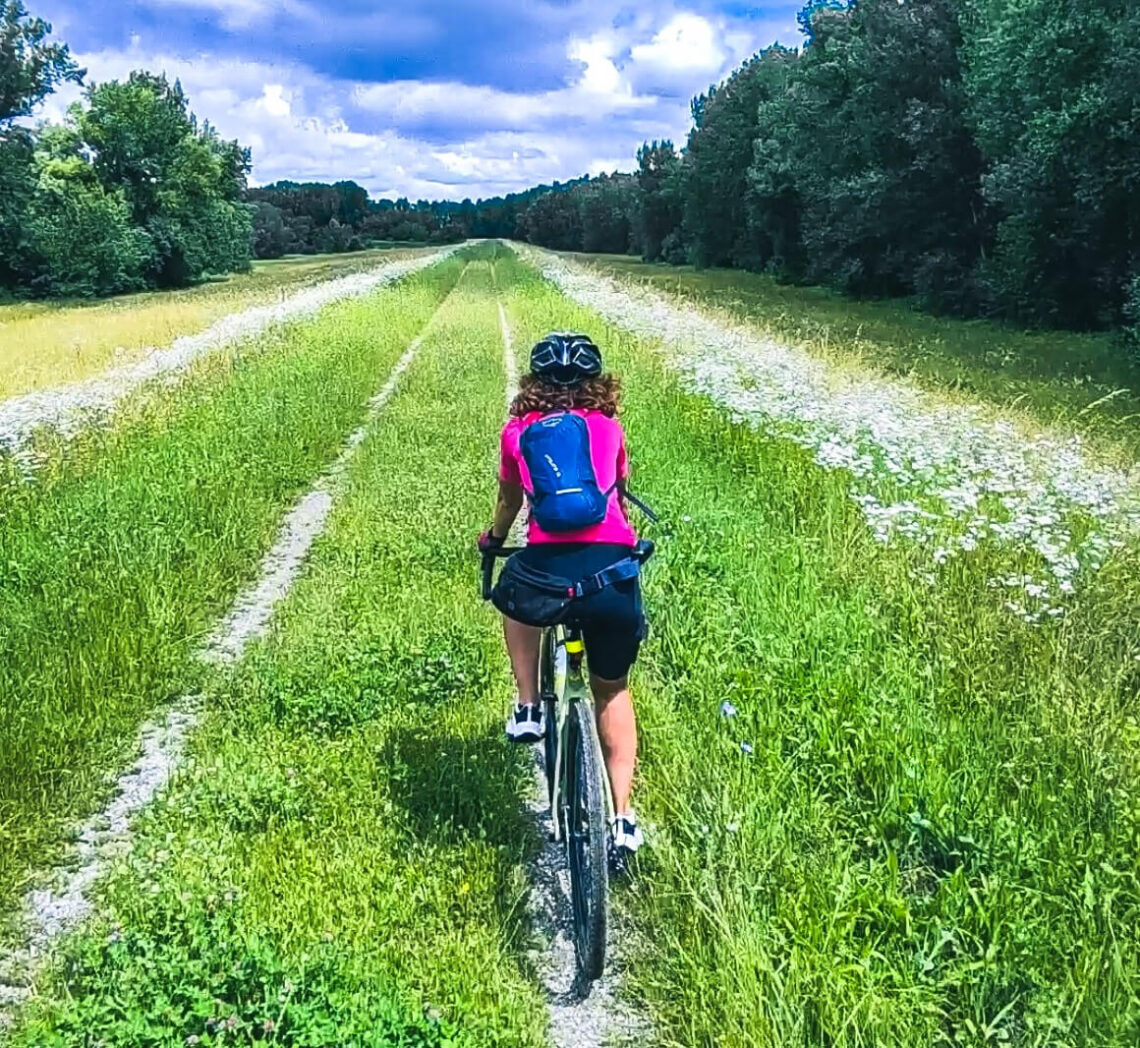 Vážska cyklomagistrála_hrádza