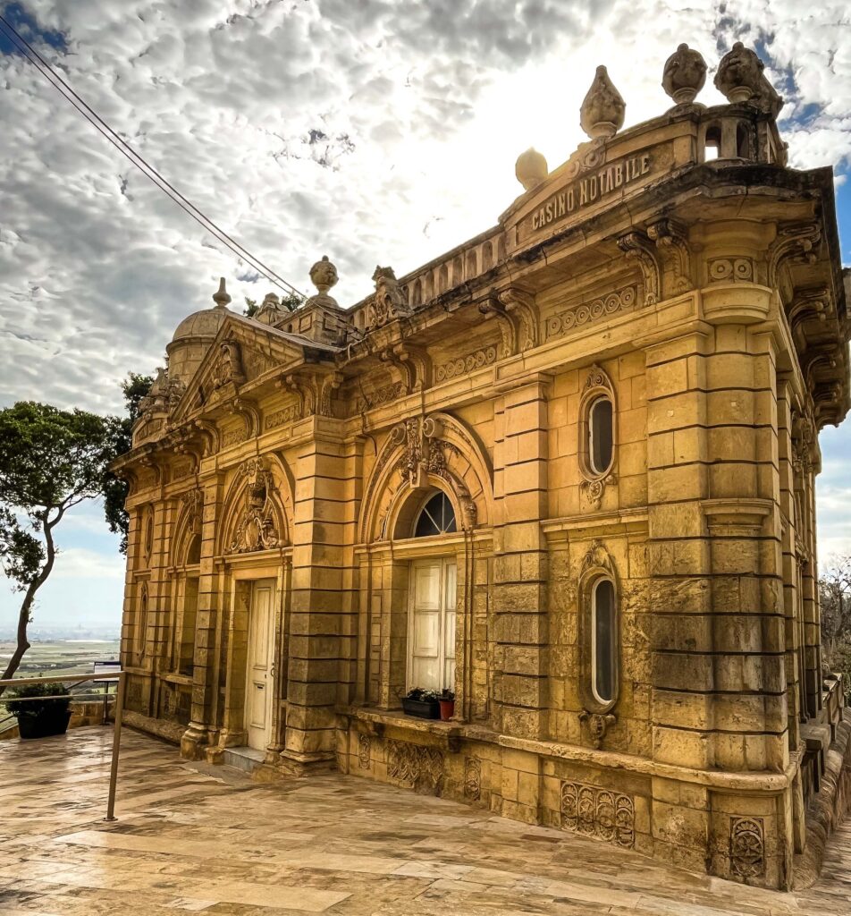 Kasíno medzi mestami Mdina a Rabbat