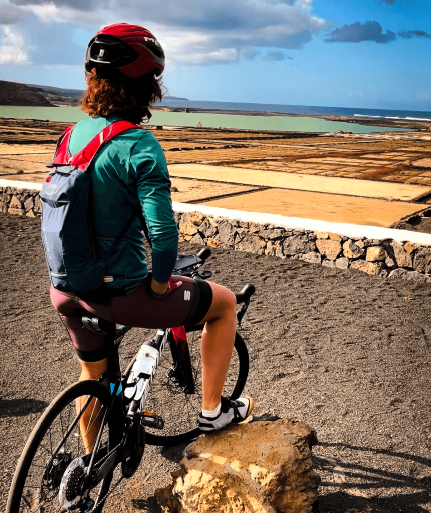 Pohľad na solné polia (saliny)_Lanzarote na bicykli