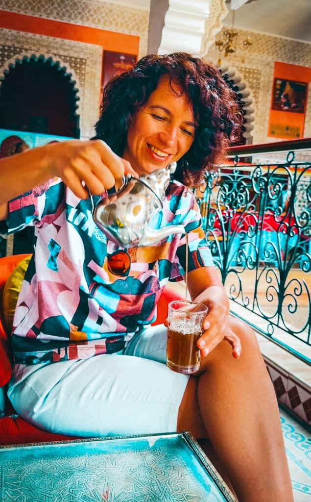 Maroko na bicykli_pitie mätového čaju