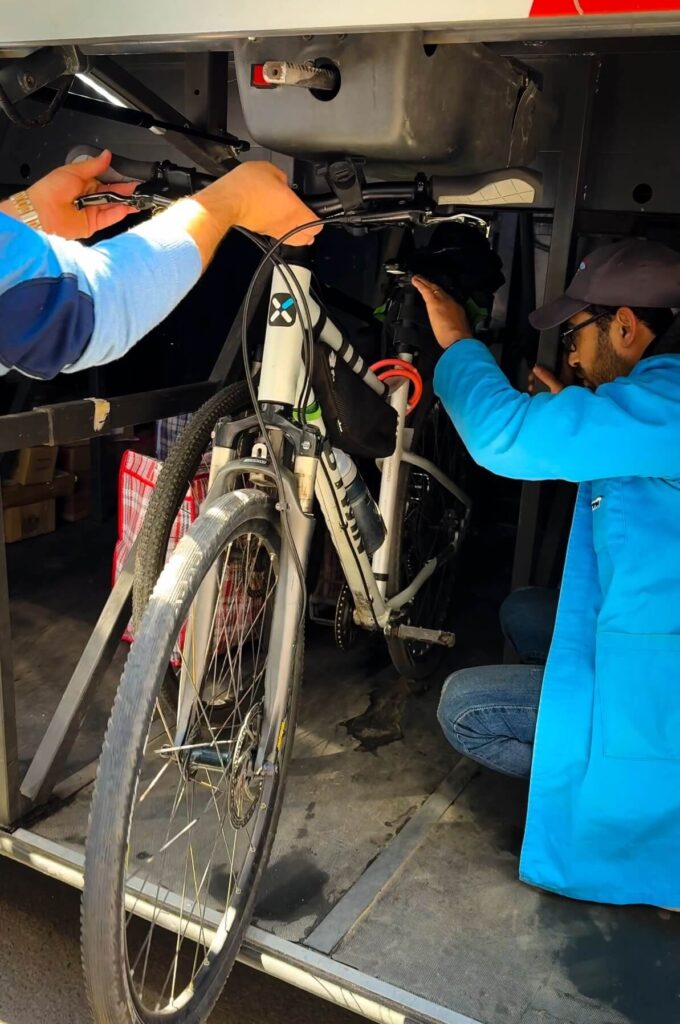 Maroko na bicykli_Prevo bicykla v autobuse